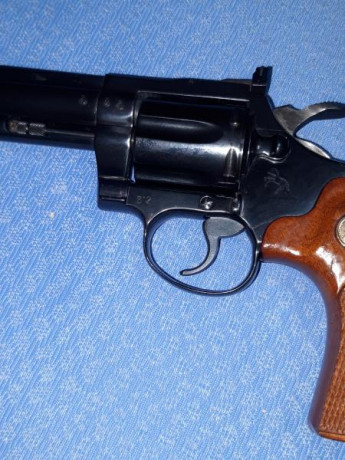 Buenas tardes,vendo colt diamonback cal.22 en perfecto estado,una preciosidad de arma,vendo por necesidad 01