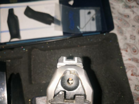 Se vende pistola, Walther P99, en su caja con muy pocos disparos , sus dos cargadores y varias empuñaduras. 00