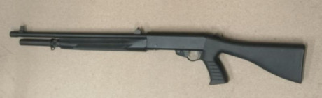 Escopeta marca LUIGI FRANCI modelo LAW 12 calibre 12. Adquirida directamente en 1.999 a una empresa armera 01
