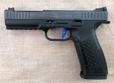 Saludos a todos/as:
Por no darle uso, vendo impecable pistola Arsenal Firearms  modelo Strike One Speed. 01