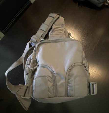 En venta esta bandolera de la marca 5.11 con apenas uso y en perfectas condiciones. Con todos los accesorios 00