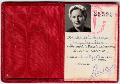  EN RECUERDO Y HOMENAJE A LOS QUE YA NO ESTÁN. 

Si pones en  GOOGLE    PASAPORTES EN LA MEMORIA   da 72