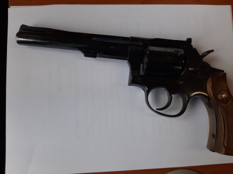 Revolver LLama calibre 22.
Modelo 26, cañon de 6".
Buen estado y precisión.
Guiado con licencia F. 00
