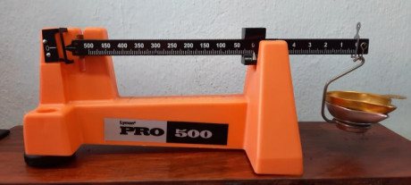 Hola, vendo balanza Lyman Pro 500 practicamente nueva, apenas la he usado, a mi me costó 96€, yo la vendo 00