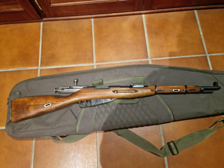 Vendo Carabina Mosin Nagant calibre 7,62x54 russian
En muy buen estado, mejor ver.
El arma se encuentra 01