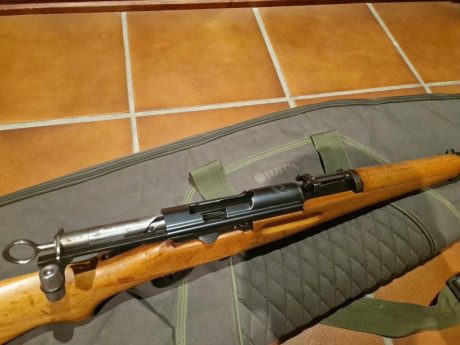 Vendo Schmidt-Rubin K31  calibre  7,55x55.
En muy buen estado, mejor ver.
El arma se encuentra en Madrid.
Se 00