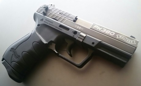 Vendo en Almería esta Walther PK380.
Guiada en A. Cal. 9 corto/.380auto.
Viene con maletín original, instrucciones, 01