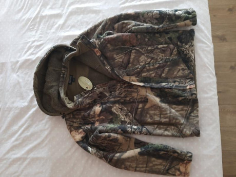 Hola a todos,

Pongo a la venta esta chaqueta para frío extremo, de la marca americana MidwayUSA, tiene 02