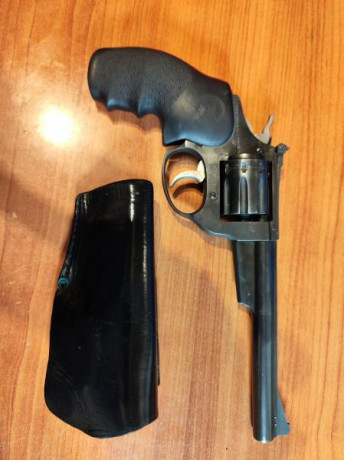 Por dejar la categoría F vendo: 
Revolver Astra Cadix, calibre 22 con cañón de 6" pulgadas y cachas 01