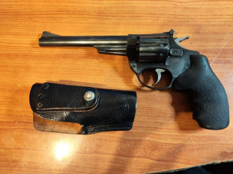 Por dejar la categoría F vendo: 
Revolver Astra Cadix, calibre 22 con cañón de 6" pulgadas y cachas 00