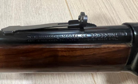 Vendo rifle palanca Winchester modelo 1894 en calibre 30-30. El rifle está como nuevo tanto exteriormente 00