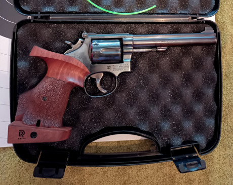 Buenos días. Me dirijo a los poseedores del Smith and Wesson modelo 14. He conseguido uno de ocasión en 62