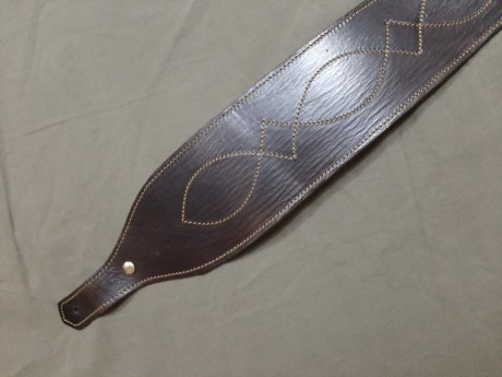 Hola a todos, 

*Se VENDE*:
Correa porta fusil de piel, para rifle de caza. Artesanal, hecha a mano.  02