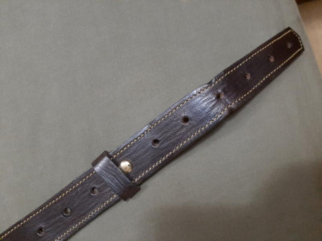 Hola a todos, 

*Se VENDE*:
Correa porta fusil de piel, para rifle de caza. Artesanal, hecha a mano.  01