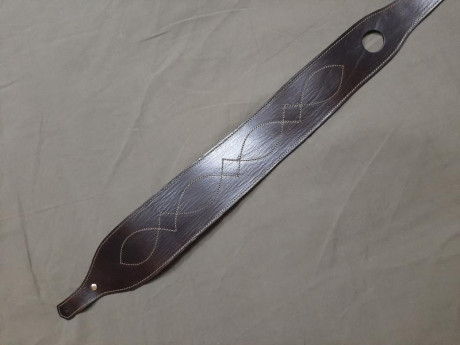 Hola a todos, 

*Se VENDE*:
Correa porta fusil de piel, para rifle de caza. Artesanal, hecha a mano.  00