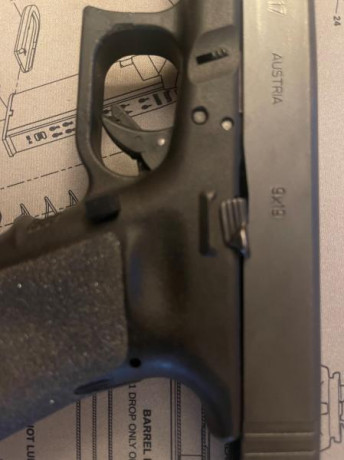 Se vende Glock 17 Gen 3 por fin de actividad. Segundo propietario.
Arma usada en IPSC. El arma funciona 01