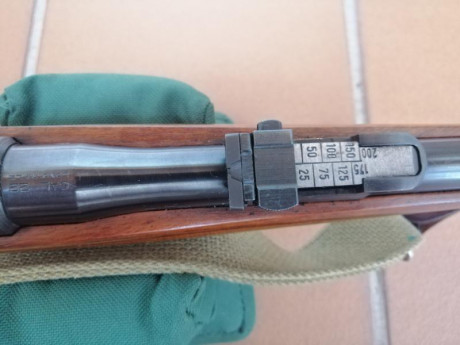 Carabina de cerrojo marca BRNO modelo n°2 calibre 22 lr; longitud de cañón 63 cm y peso 3 kg. 
Su estado 12