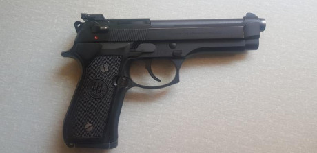 Vendo Beretta FS92 practicamente nueva siempre estuvo guiada  en " A " ahora en " F " 00