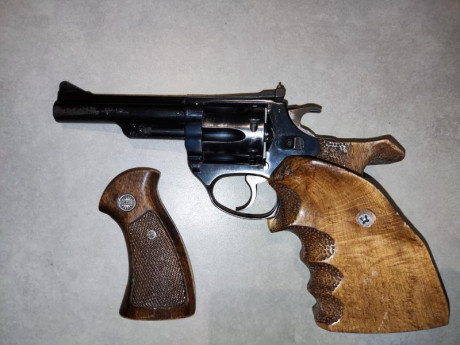 Cambio revolver .38 special , cañon de 4.5" por pistola de chispa en buen estado. Tel. 669471434 00