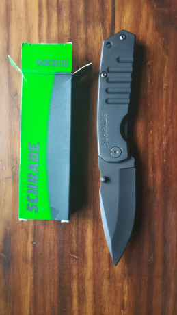 Muy robusta, toda entera de acero. Fuera de producción ya.
Hoja en 9Cr18MoV (inox) de más de 4 mm de grosor 00