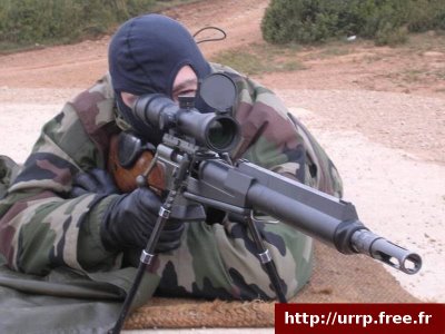 Solo hablemos de precisión, en segundo termino de otras características (un fusil que pese 10 kilos, por 20