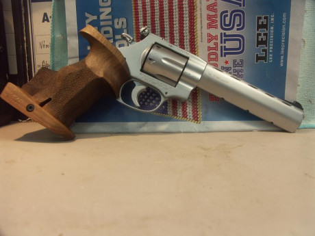 Vendo revolver WEIHRAUCH Cal. 32 como nuevo, absolutamente impecable. Precio 400€ más gastos de envío 01