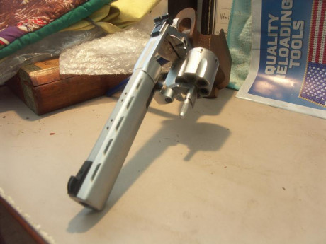 Vendo revolver WEIHRAUCH Cal. 32 como nuevo, absolutamente impecable. Precio 400€ más gastos de envío 00