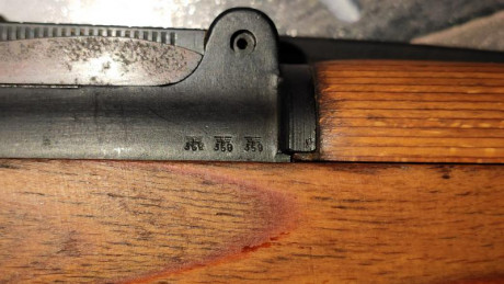 Buenas tardes,

estaba buscando más información sobre mi Mauser K98k, en referencia a los marcajes que 01