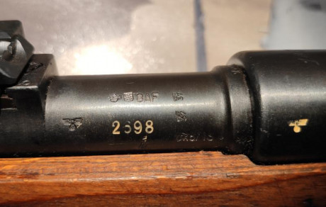Buenas tardes,

estaba buscando más información sobre mi Mauser K98k, en referencia a los marcajes que 00