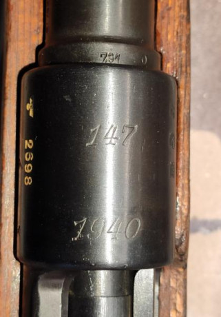 Buenas tardes,

estaba buscando más información sobre mi Mauser K98k, en referencia a los marcajes que 21