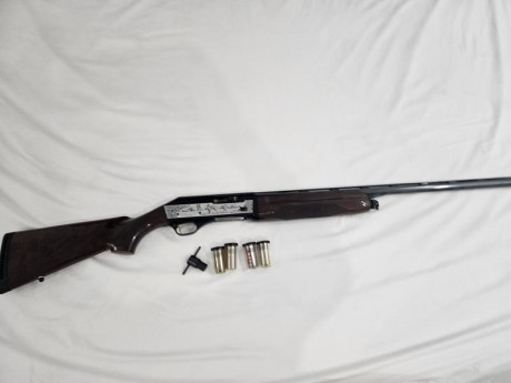 Vendo fabarm euro 3 lux, calibre 12 y cañon de 76.
 Lleva sus choques y llave para cambiarlos. 
Tiene 02