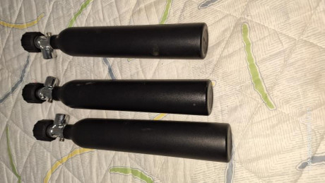 Vendo estás 3 botellas de 0.5l a 300 bares. Están impecables. Las vendo a60€ cada una. Si alguien quisiera 00