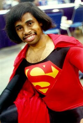 Bueno, si el monstruo se dio de alta el 25 de mayo de 2007, eso hace un total de 902 días en el foro, 160