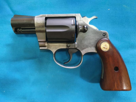 Buenas tardes, pues eso vendo un COLT AGENT  del .38 Special de 2" de cañón,  guiable con licencia 02