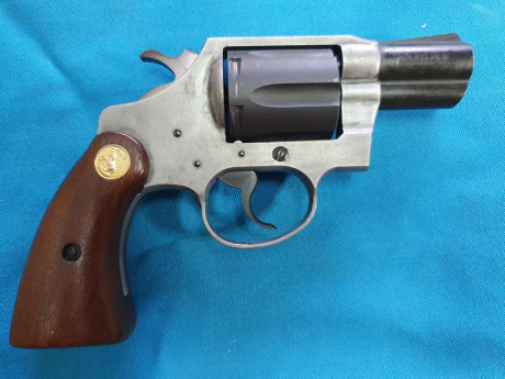 Buenas tardes, pues eso vendo un COLT AGENT  del .38 Special de 2" de cañón,  guiable con licencia 01