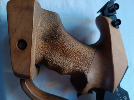 Cambio cachas de pistola de aire comprimido Walther LPM-1 talla M (Mediana), por cachas para la misma 01