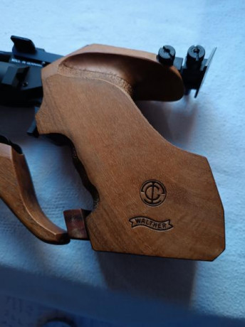 Cambio cachas de pistola de aire comprimido Walther LPM-1 talla M (Mediana), por cachas para la misma 00