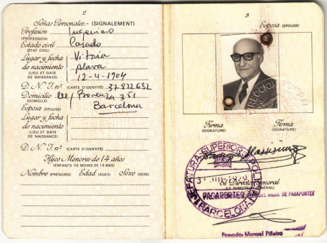  EN RECUERDO Y HOMENAJE A LOS QUE YA NO ESTÁN. 

Si pones en  GOOGLE    PASAPORTES EN LA MEMORIA   da 92