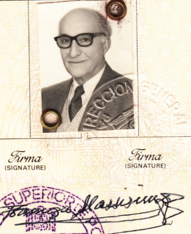  EN RECUERDO Y HOMENAJE A LOS QUE YA NO ESTÁN. 

Si pones en  GOOGLE    PASAPORTES EN LA MEMORIA   da 101