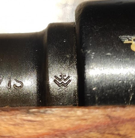 Buenas tardes,

estaba buscando más información sobre mi Mauser K98k, en referencia a los marcajes que 70