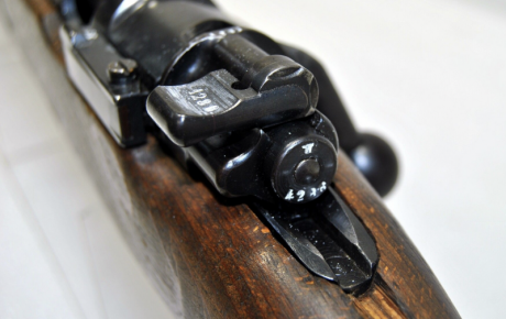 Buenas tardes,

estaba buscando más información sobre mi Mauser K98k, en referencia a los marcajes que 111