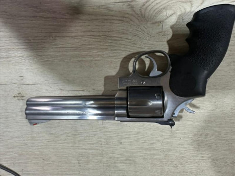 Buenas a todos, Un amigo me pide que le anuncie este revolver. Cualquier duda o aclaración al teléfono 02