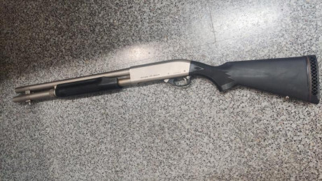 Vendo Escopeta de repetición Remington calibre 12 Modelo 870 Marine Magnum. Precio 500€ portes incluidos. 00