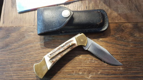 Vendo este modelo de Buck de mi colección,  con cachas de asta de Sambar,  esta bien cuidada con algo 01