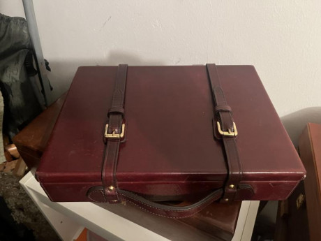 Vendo maletín de limpieza para escopetas de la marca Rey pavon,con aceiteras,aliviamuelles,destornilladores 02
