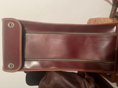 Vendo guardabotas exclusivo de la Marca Rey Pavon,de cuero de la más alta calidad casi sin uso y en perfecto 02