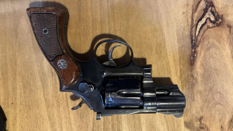 Se vende revólver Llama de 2” de 6 recamaras.
Se regala la funda portadora de paisano de cuero.
Calibre 00