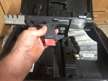 Vendo pistola Walther calibres 32 y 22, maletín, dos cargadores por calibre, recogedor de vainas del 32 02