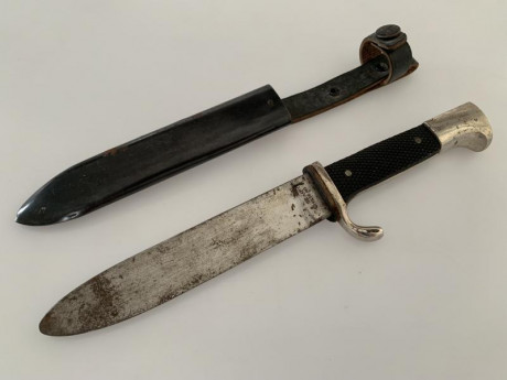 Vendo los siguientes cuchillos:
-cuchillo de monte tropas de montaña y COEs de la Fabrica Nacional de 01