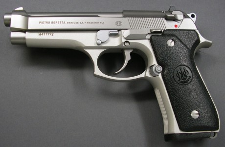 Hola, Me podeis comentar virtudes y defectos de este arma?
Que tal funciona con el Kit del 22?
Gracias 00